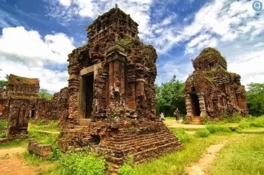 Tour Hàng Ngày : SÀI GÒN – HUẾ – HÀ NỘI – HẠ LONG 9 Ngày 8 Đêm