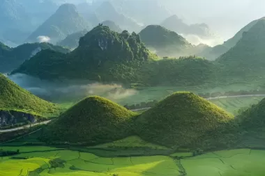 Đông Bắc: Bắc Kạn - Hồ Ba Bể - Cao Bằng - Thác Bản Giốc - Đồng Văn - Làng Lô Lô Chải - Lũng Cú - Hà Giang